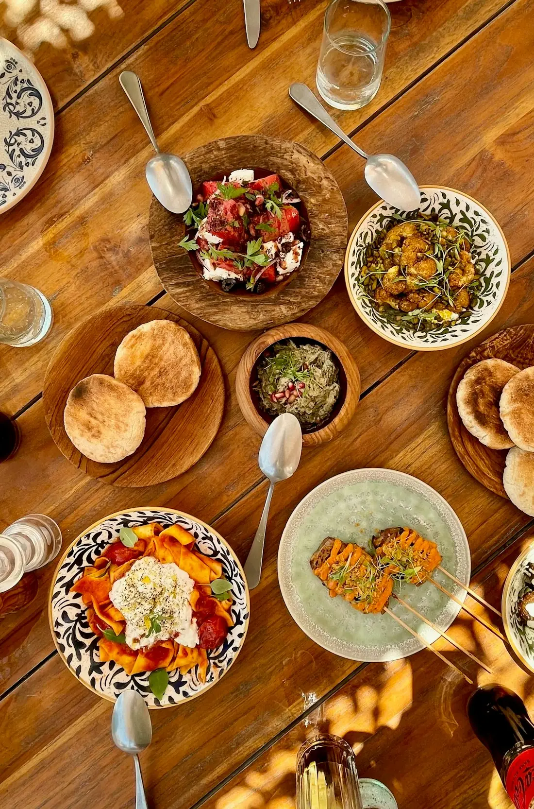 Renkli meze sofrası